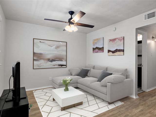 2401 Manor Rd Unit #213