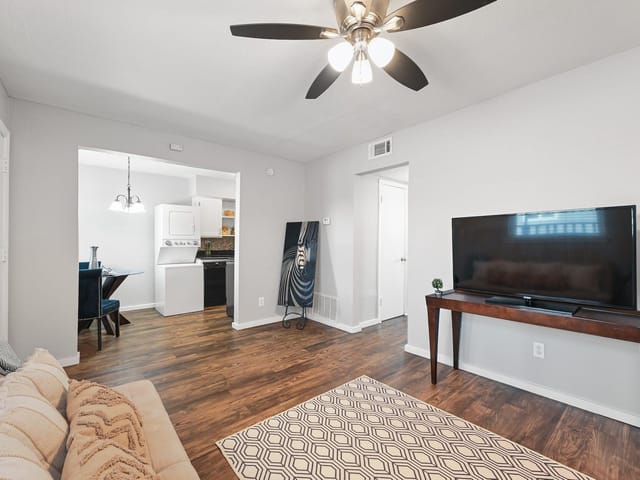 2401 Manor Rd Unit #214