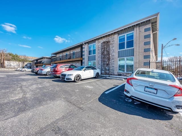2401 Manor Rd Unit #233