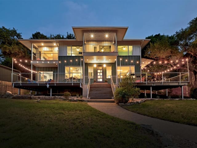 2401 Saratoga Dr