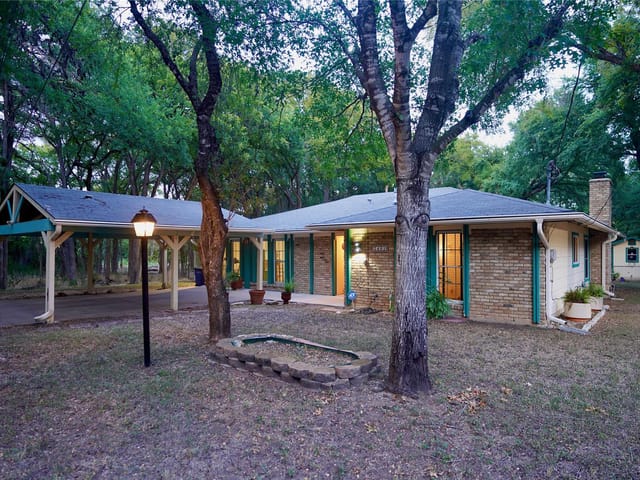 2401 Ware Rd
