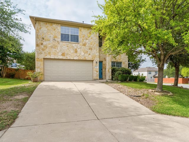 2402 Caprock PL