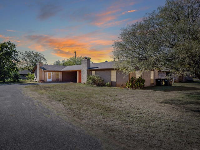2402 Cottonwood DR