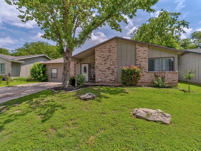 2402 Dovehill Dr