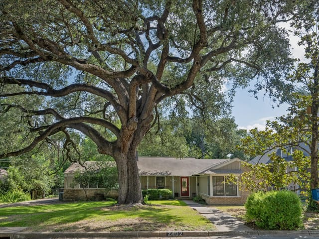 2402 Elmglen DR