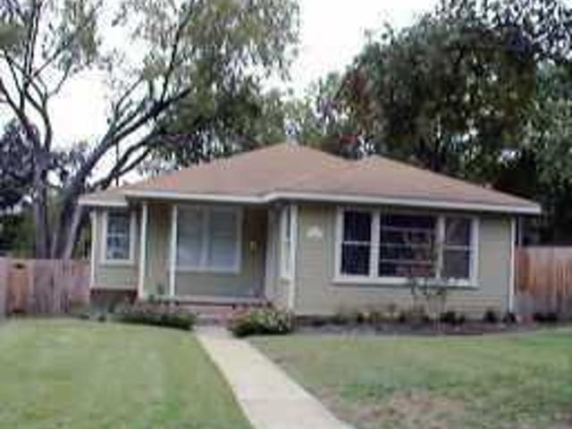 2402 FOREST Ave