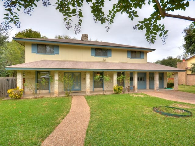 2402 Lancaster Dr