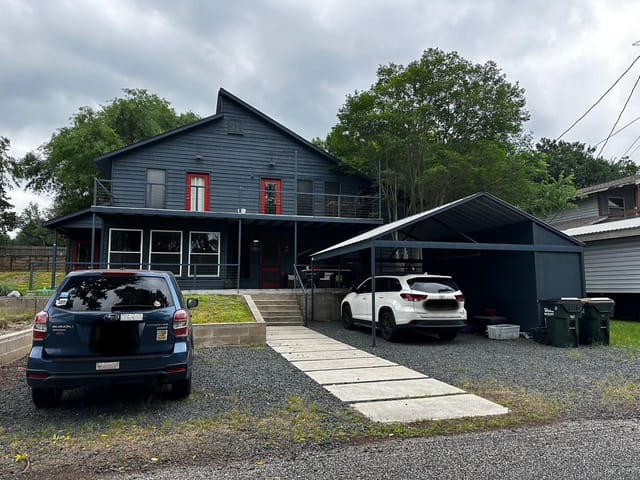2403 DE SOTO Dr