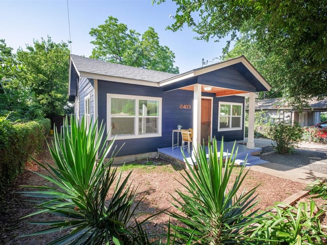 2403 E 9th St Unit #1