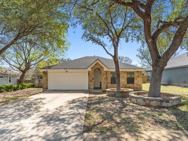 2403 Lendall LN