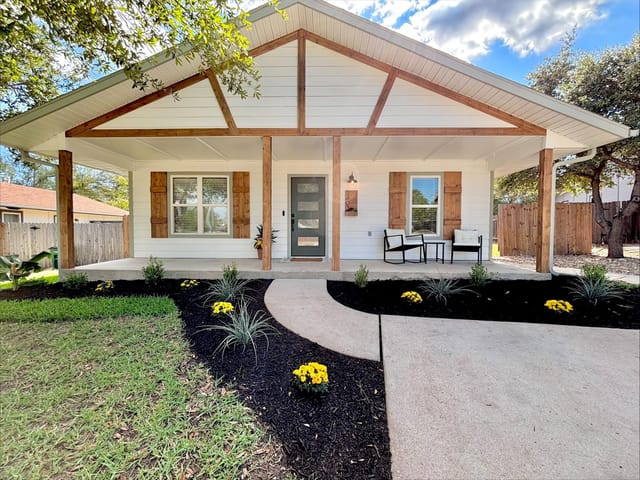 2403 Towbridge Cir