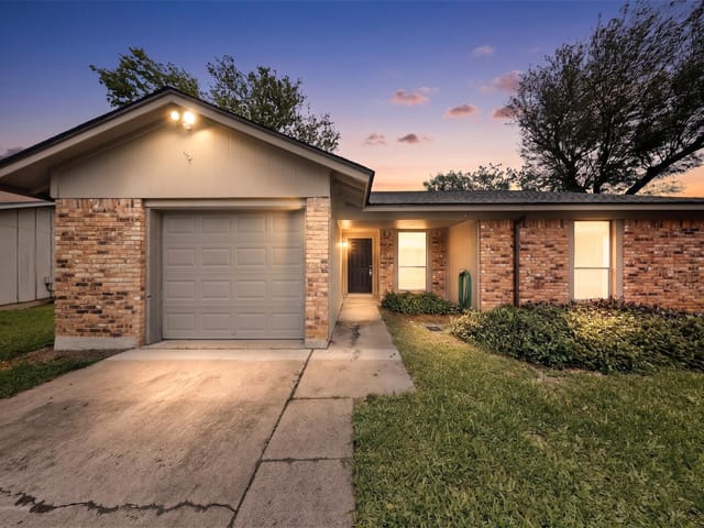 2404 Aldford DR