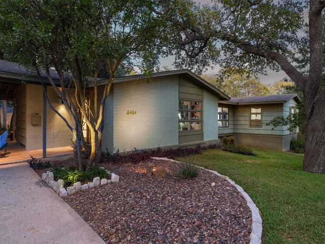 2404 Bluffview Dr
