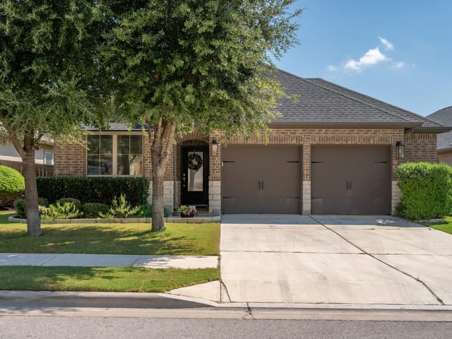 2404 Brook Crest WAY