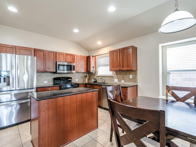 2404 Christoff Loop