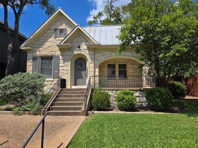 2404 Lake Austin BLVD