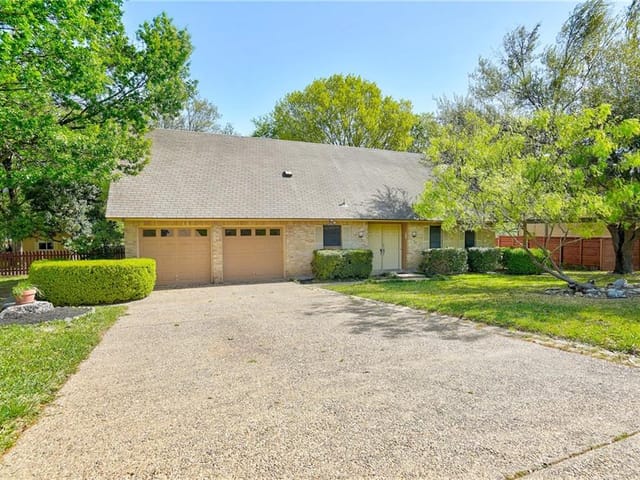 2404 Lancaster Dr