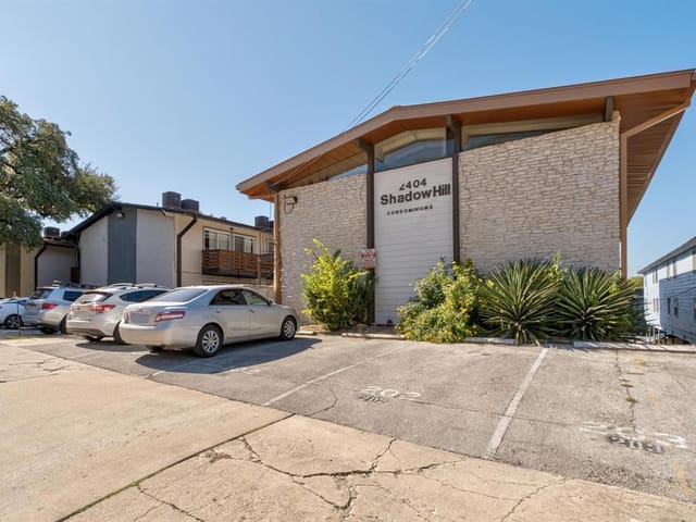 2404 Longview ST Unit #105