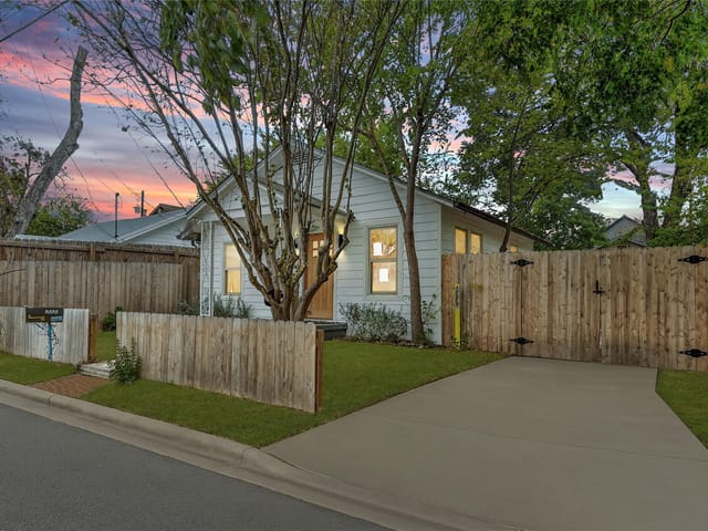2404 Santa Rita St