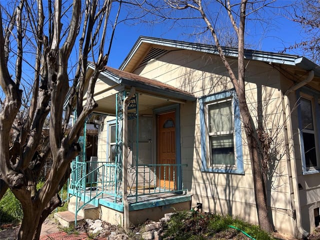 2404 Santa Rita St