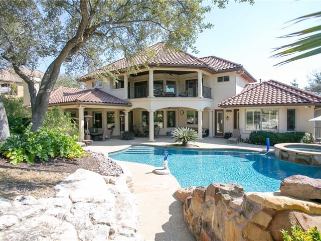 2404 University Club Dr