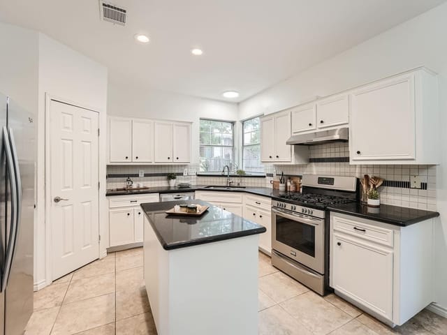 2404 Wood Chase Trl