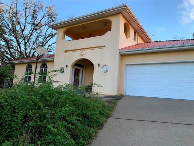 2405 Bahama Rd