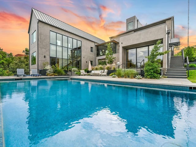 2405 Deer Pass