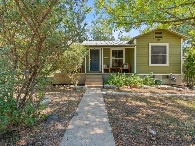 2405 Forest Ave