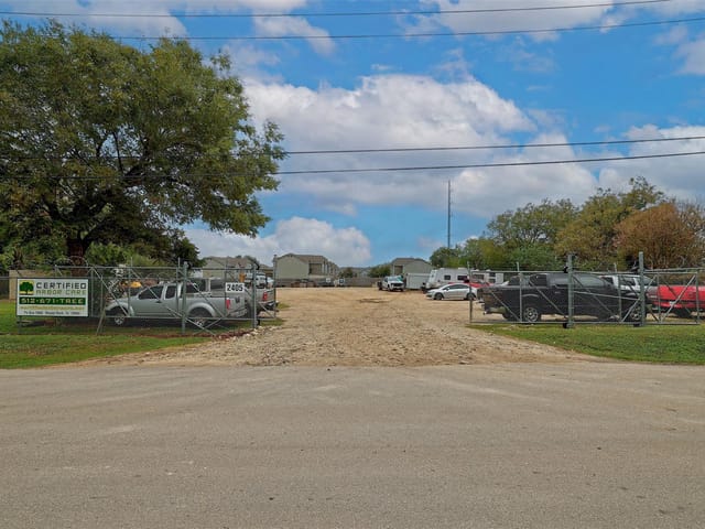 2405 Gardenia DR