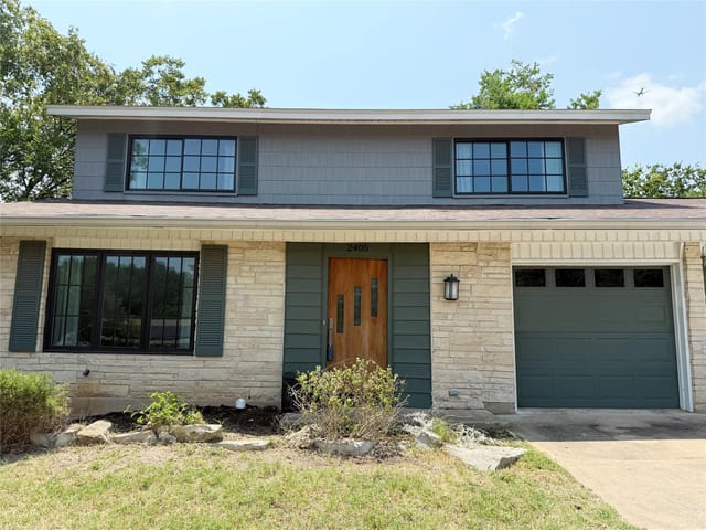 2405 Loyola Ln
