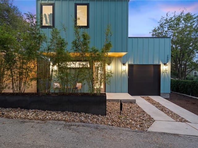 2406 E 8th St Unit #2