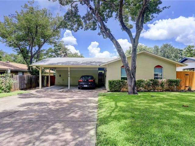 2406 Trailside Dr