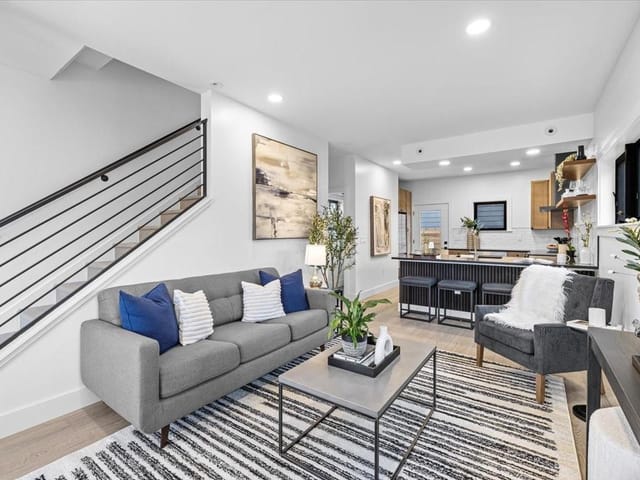 2406 W 10th St Unit #A