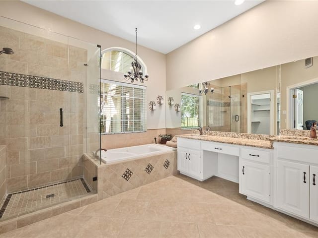2407 Cliffs Edge Dr