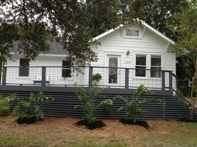 2407 De Soto DR