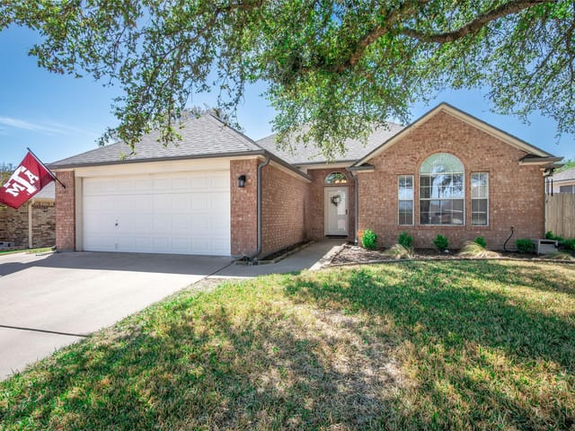 2407 Kingsbury Dr