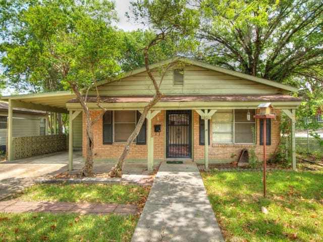 2407 Oak Crest Ave