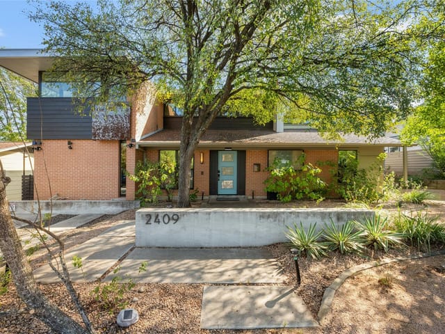 2409 East Side DR
