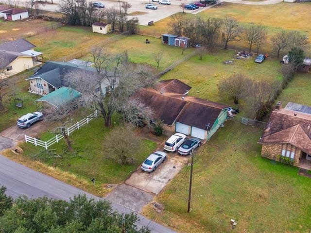 2409 Sanders Ln