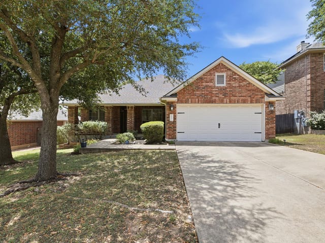 2409 Silver Spur LN
