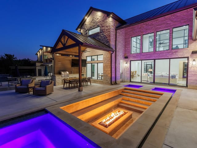 241 Lazy Oaks Ln