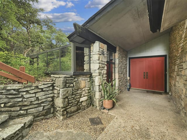 2410 Deer Pass