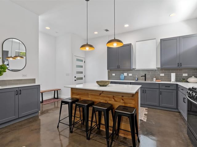 2411 E 11th St Unit #1