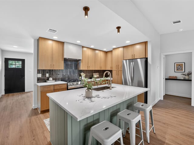 2412 Aldford DR