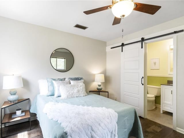 2413 Little John Ln
