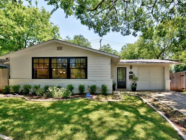 2413 Winsted Ln