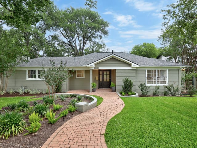 2415 Dormarion LN