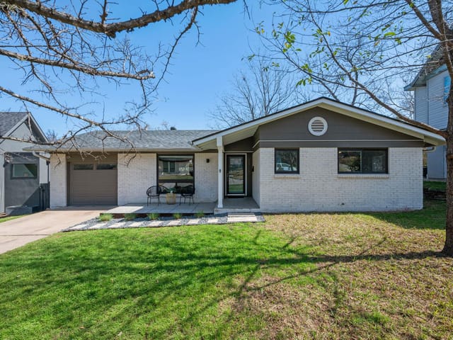 2415 Little John LN