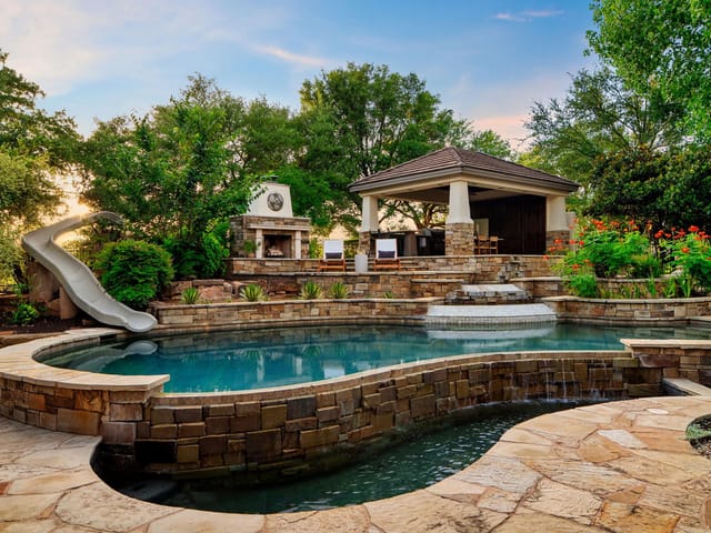2416 University Club Dr